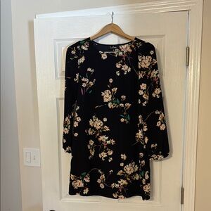 LuLuBlack Dress with Sleeves